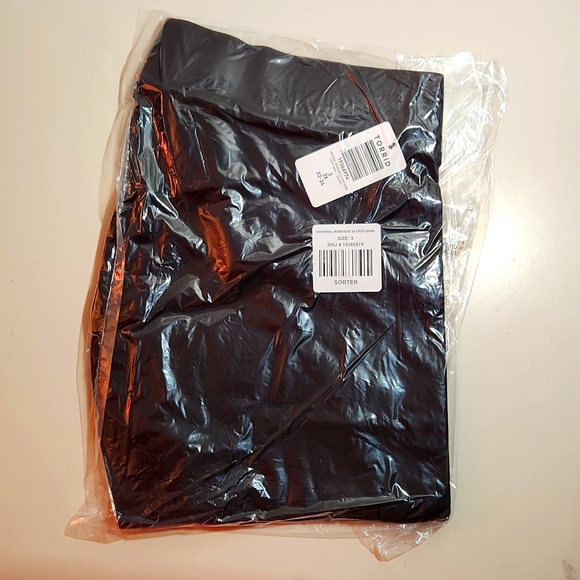 ❤️NWT VINTAGE TORRID LEGGING UNIVERSAL MONSTERS FRANKENSTEIN CROP HALLOWEEN - Picture 5 of 11